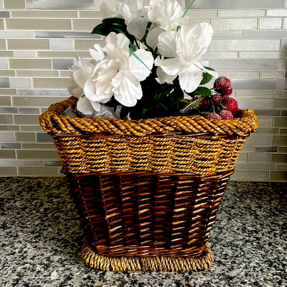 Woven Basket with Natural Brown Accents Fully Lined